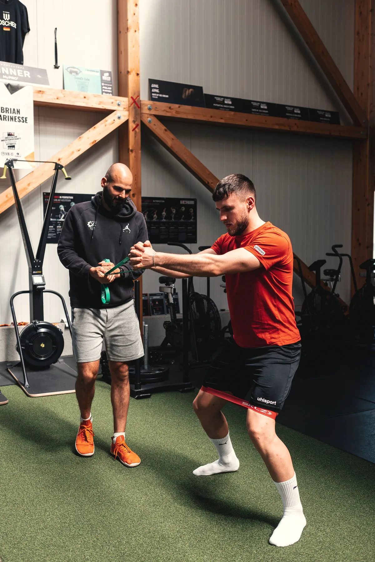 1:1 Coaching mit Widerstandsband bei Gamefit Training