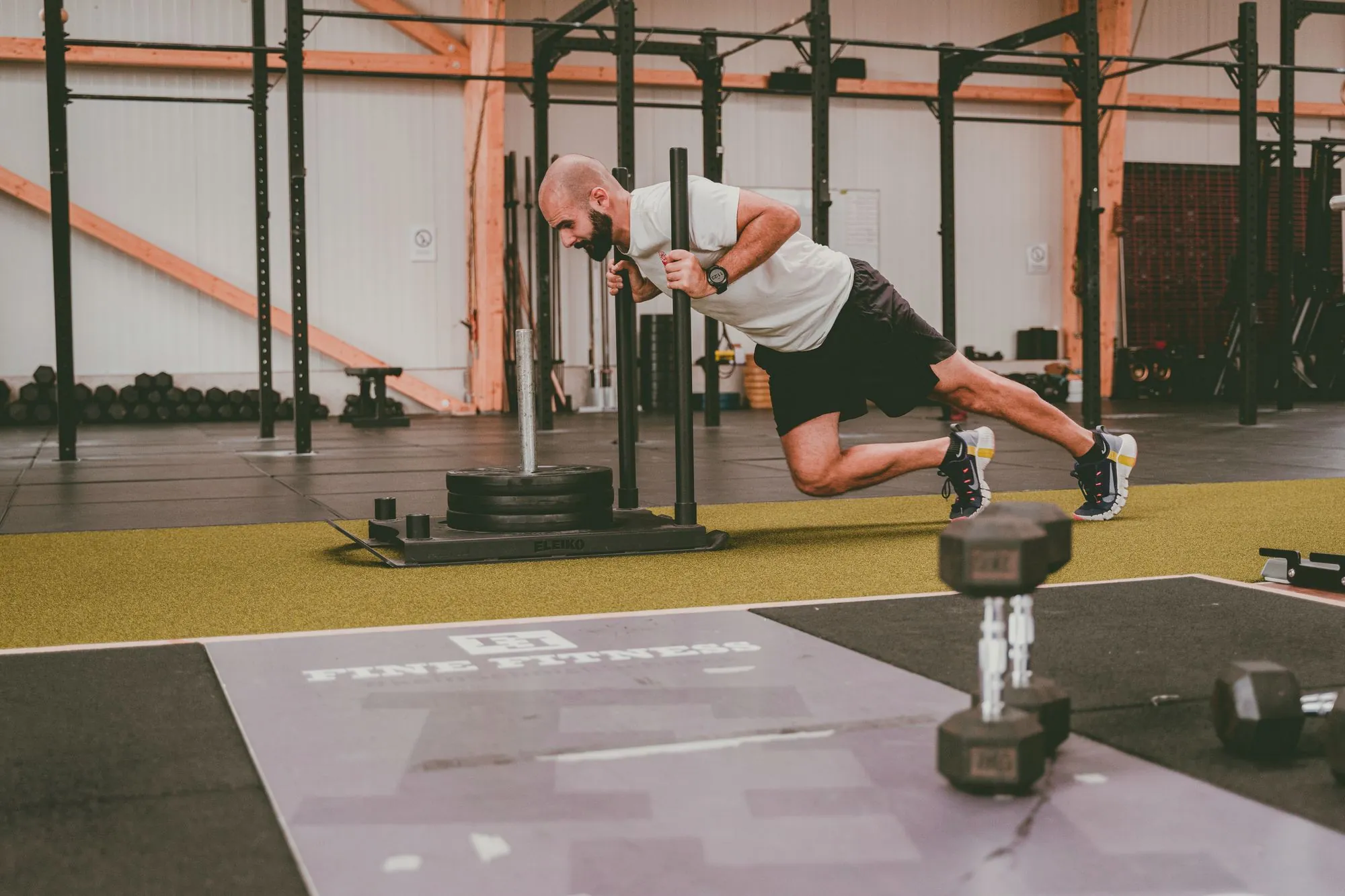 Ivan Milicevic beim Schlittentraining – Gamefit Training